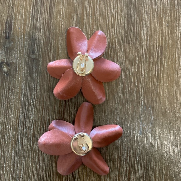 Zara Floral statement earrings - Picture 3 of 6